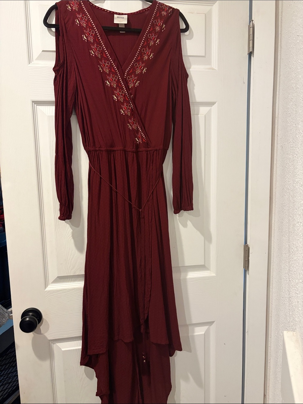 Knox Rose Burgundy Embroidered Cold-Shoulder High-Low Dress